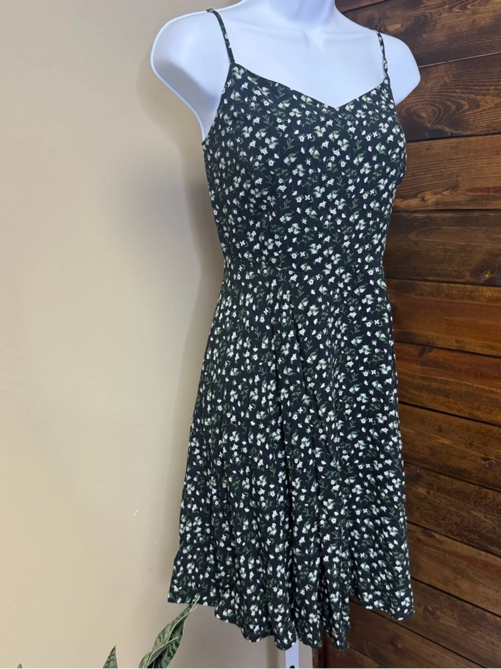 Floral Spaghetti Strap Dress in Black and White green flowers size L old navy - Picture 1 of 11